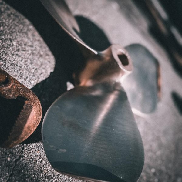 Clean boat propeller after professional underwater propeller cleaning