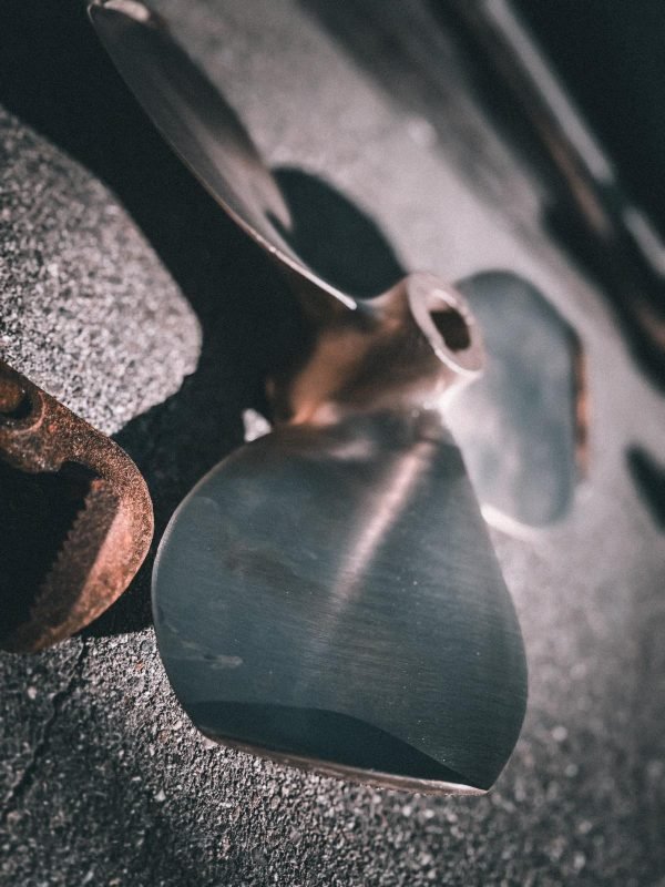 Clean boat propeller after professional underwater propeller cleaning